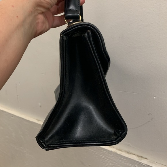 Vintage Black Leather Handbag with gold turn lock - Picture 2 of 4